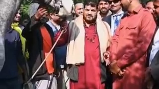 पूर्व सांसद बृजभूषण शरण सिंह को मिला अनोखा उपहार, कीमत जानकर चौंक जाएंगे आप 