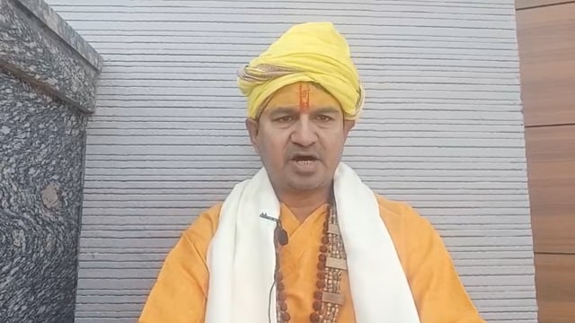 हिजाब विवाद पर फलाहारी महाराज का बयान: नीतीश कुमार को सम्मान देने का ऐलान