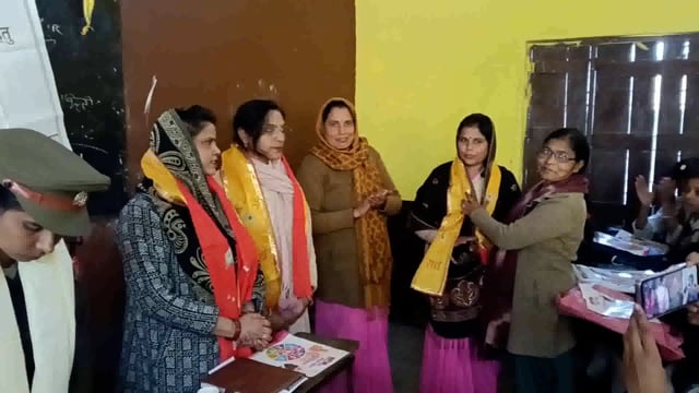 राया: ऑपरेशन जागृति फेस पांच के तहत जनता इंटर कॉलेज में छात्र-छात्राओं को किया जागरूक,