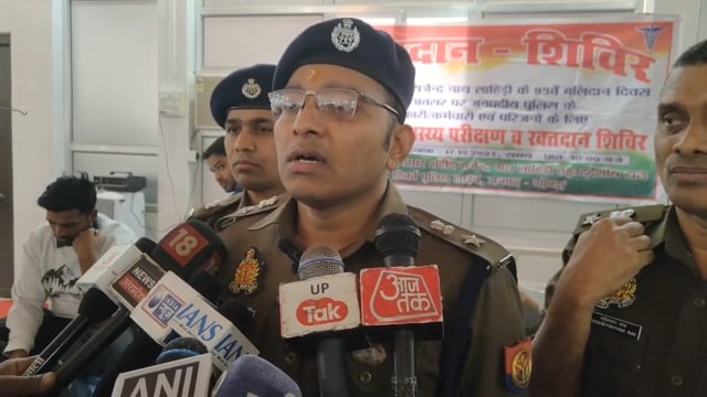 गोंडा,रिजर्व पुलिस लाइन में अमर शहीद राजेन्द्र नाथ लाहिड़ी के 99वीं पुण्य तिथि पर जवानों सहित पुलिस अधीक्षक ने किया रक्त