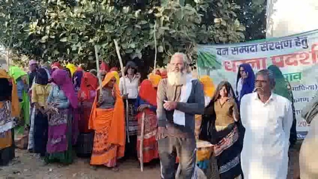 वैर के नजदीक गांव भौडा गांव रायपुर  के बीच धरना दे रहे आंदोलनकारियो के धरने को लगभग 12 महीनों से अधिक समय होने हो पर प्र