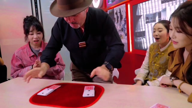 Video The Bound Deck by Juan Luis Rubiales and Bacon Magic