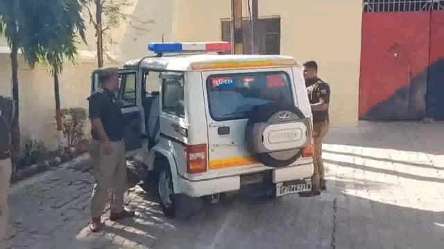 झाँसी पूर्व विधायक दीपनारायण सिंह यादव को कोर्ट में सुनवाई के बाद भेजा गया जेल.