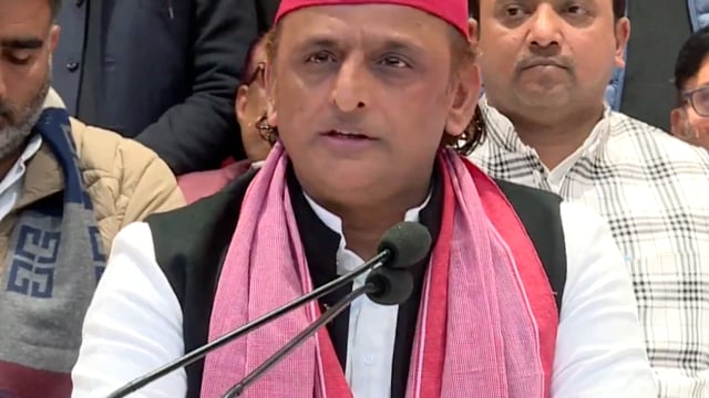 ➡️......SIR में दबाव बनाया जा रहा है, मुख्यमंत्री जी जहां जा रहे हैं वहां अधिकारियों के कान में बता रहे हैं कि समाजवादियों का वोट काटिए।

अखिलेश यादव।