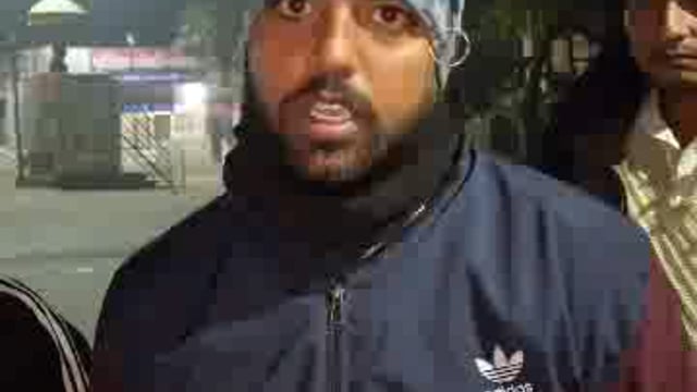 दो दर्जन हमलावरों ने 6 कार सवारों को पीटा