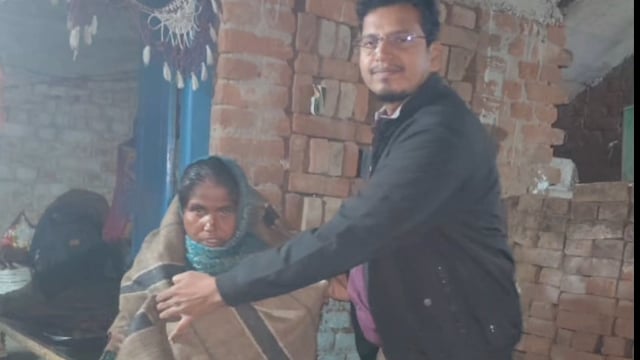 समाजिक सुरक्षा कोषांग बांका द्वारा शंभूगंज प्रखंड में जरूरतमंद लोगों के बीच कंबल वितरित