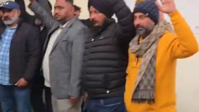 तहसील में गूंजा अतरिया में हुई मारपीट का मामला, एसडीएम को दिया ज्ञापन