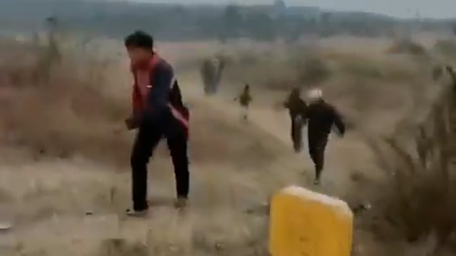 ➡️......जानलेवा सेल्फी-
झारखंड के रामगढ़ में हाथी के साथ सेल्फी लेने की कोशिश में हाथी के हमले से एक व्यक्ति की जान गई , व्यक्ति को हाथी ने कुचल दिया जिससे उसकी मौके पर मौत हो गई , वही आसपास मौजूद लोगों ने भागकर अपनी जान बचाई।