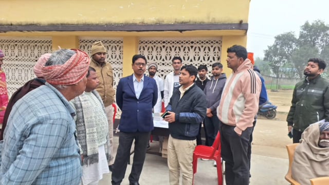 जिला पदाधिकारी के निर्देश पर प्रशासन गांव की ओर कार्यक्रम का हुआ शुभारंभ