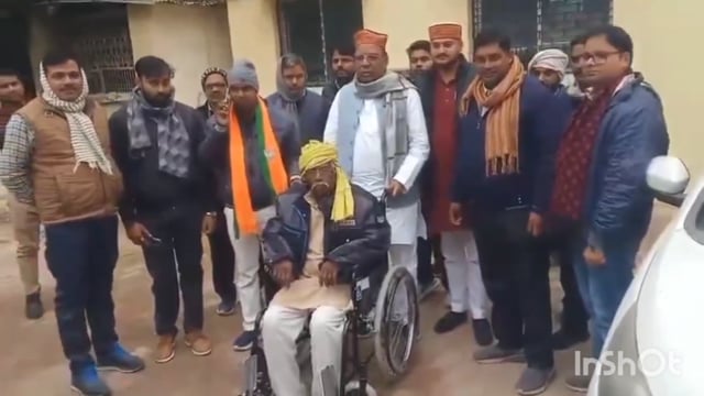 बीजेपी विधायक की चमत्कारी व्हील चेयर

सुल्तानपुर में बीजेपी विधायक सीताराम ने दिव्यांग को फोल्डिंग व्हील चेयर प्रदान की



व्हील चेयर पर बैठने के बाद फ़ोटो सेशन होते ही लाभार्थी ठीक होकर चमत्कारिक रूप से दोनों पैरों पर खड़ा हो गया