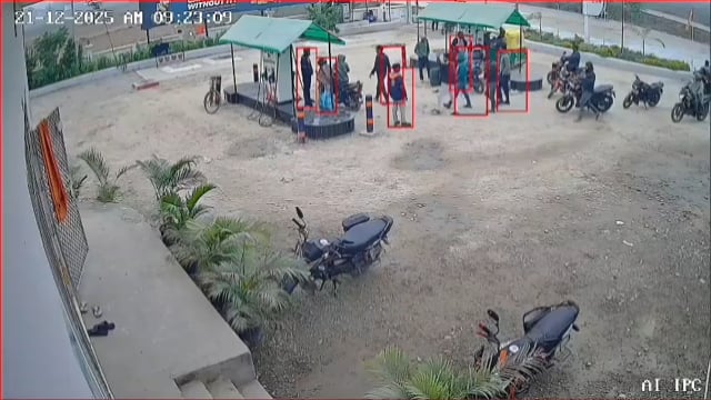 पेट्रोल पंप पर सेल्समैन को दबंगों द्वारा पिटाई का वीडियो हुआ वायरल,दर्जन भर दबंगो के खुलेआम गुंडई से लोगों में दशक