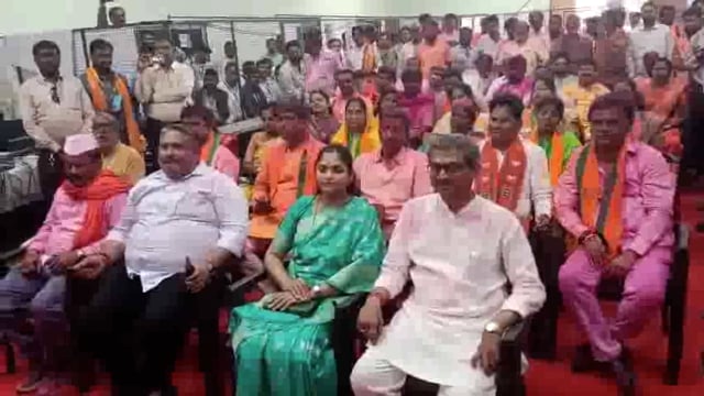  न.प.निवडणूकित नगराध्यक्षपदी अपर्णा सागर फुंडकर यांचा दणदणीत विजय