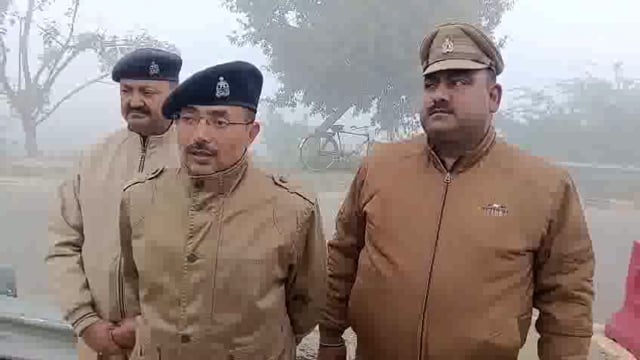 अमेठी जिले के मुसाफिरखाना में बनारस लखनऊ हाईवे पर तीन ट्रक और एक रोडवेज बस टकरा गई जिसके चलते दोलोग की मृत्13घायल