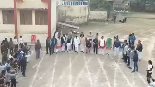 केंद्रीय राज्यमंत्री JitinPrasada के  पछे दौडे और गिर गए पूर्व मंत्री हेमराज वर्मा....  ड्रोन से ली गई तस्वीर से देखिए राजनीति  की दौड़ का सच