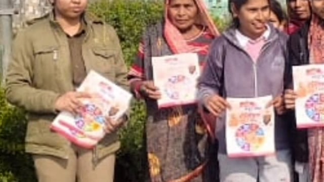 MANT- मिशन शक्ति ऑपरेशन जागृति फेज 5 के तहत, महिलाओं पुरुषों व बच्चों को किया जागरूक, हेल्पलाइन नंबरों की दी जानकारी,,