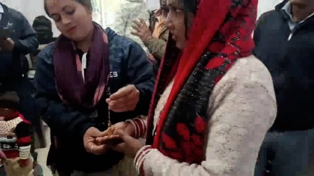 शाहजहांपुर डिपो की रोडवेज बस में एक महिला यात्री का बैग छूट गया था महिला परिचालक को मिला उसने बैग और माल को वापस किया