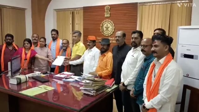 जिल्हाधिकारी कार्यालय मध्ये उपजिल्हाधिकारी यांना बांगला देश मध्ये हिंदूच्यावर जे बांगला देशी जाळपोळ,व अत्याचार करीत आहेत या बाबत शासनाने कडक उपाययोजना करणे विषयी निवेदन दिले.