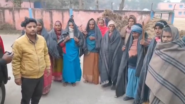 सामाजिक सुरक्षा योजना अंतर्गत जरूरतमंद लोगों के बीच कंबल वितरित