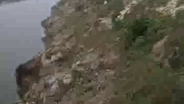 अतरिया के ग्रामीणों ने रेल लाइन पर पुलिया बनवाने की उठाई मांग, खनन विवाद से जुड़ा मामला