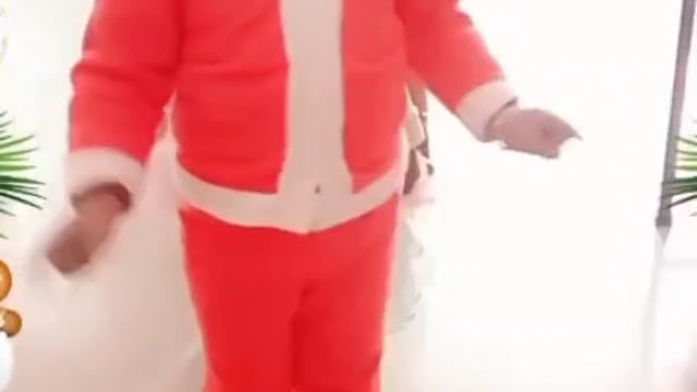 डी मॉन्ट फोर्ट अकादमी में आज क्रिसमस का पर्व बड़े ही हर्षोल्लास और उमंग के साथ मनाया गया। विद्यालय परिसर को आकर्षक ढंग से सजाया गया, जिससे चारों ओर उत्सव का माहौल बना रहा। इस दौरान कोई बच्चा सांता क्लॉज़ बनकर आया  विद्यार्थियों ने क्रिसमस से जुड़े गीत, कविताएँ एवं छोटी-छोटी प्रस्तुतियाँ देकर प्रेम, शांति और भाईचारे का संदेश दिया।