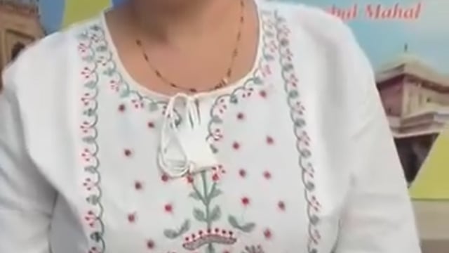 ➡️......पर्यटकों से #जबरदस्ती मजारों पर लूट?
पर्यटक रुचिका से फतेहपुर सीकरी दरगाह में मन्नत के नाम पर जबर्दस्ती ₹5100 की चादर चढ़वाई गई पैसे भी ऐंठ लिये
फर्जी गाइडों ने ₹50 के सरकारी टिकट की जगह ₹300 लिया और ₹900 गाइड फीस ली।
यूपी को बदनाम किया जा रहा, सख्त कार्रवाई होना चाहिये!