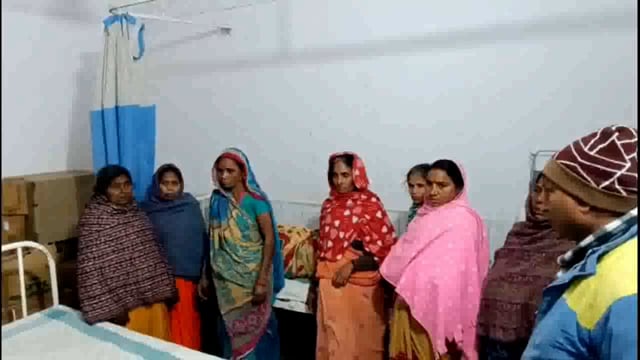 अलाव की आग से झुलसी महिला, बचाने के क्रम में पुत्र भी आया चपेट में।