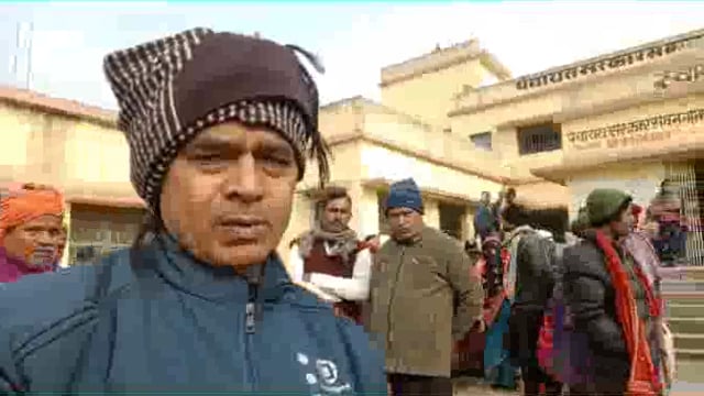 प्रशासन गांव की ओर आयोजित कार्यक्रम मे॔ 180 प्रधानमंत्री आवास आवेदन हुआ प्राप्त, कर्मी के अभाव में कुर्सी रहा खाली।