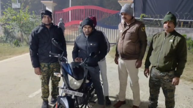 परना डाबर पुलिस की कार्रवाई, चोरी की मोटरसाइकिल के साथ दो युवक गिरफ्तार