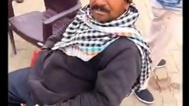 ➡️......यूपी बनारस स्टेशन पर पार्किंग के नाम पर अवैध वसूली का खेल
युवक का कहना है कि जब वाहन स्टैंड फ्री सेवा प्रशासन की तरफ से घोषित है फिर क्यों अवैध वसूली हो रही है