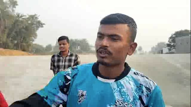 प्रशासनिक मिली भगत से मिट्टी युक्त बालू का उपयोग,ग्रामीणों ने चेक डैम के घटिया निर्माण पर उठाए सवाल।