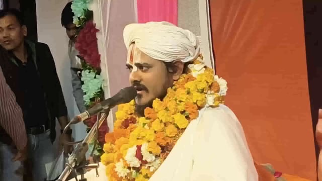 मेहदवा परशुराम दास महाराज आश्रम पर श्रीमद् भागवत कथा का आयोजन किया जा रहा है जिसमे भगवान की लीलाओ का वर्णन किया भक्तगण