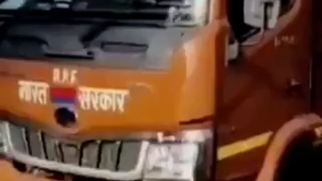 ➡️......झांसी...
झांसी में RPF की बड़ी कार्रवाई
रेलवे की चोरी 2 ट्रक सिग्नल केबल बरामद
नवाबाद थाना क्षेत्र में छापा
एक कबाड़ गोदाम से सिग्नल केबल मिली
छापेमारी के दौरान आरोपी फरार
गोदाम मालिक भी मौके पर नहीं मिला
बरामद केबल RPF थाने लाई गई
चोरी के माल की कीमत 9 से 10 लाख.