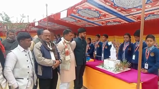 छोटकीं सेरिया ग्राम सभा स्तिथ शहीद प्रवीण सिंह शिक्षण संस्थान के बच्चों द्वारा विज्ञान प्रदर्शनी का किया गया आयोजन