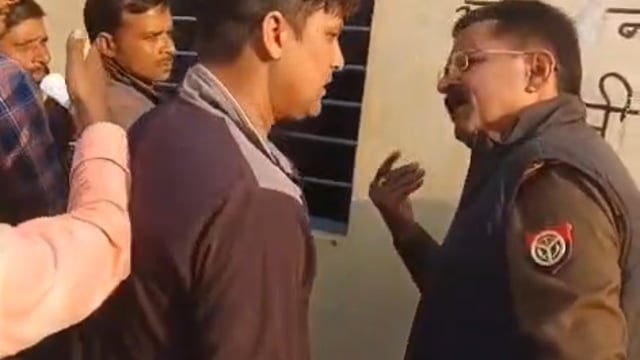 पिनाहट।के गांव राटोटी खाद गोदाम पर अव्यवस्था व सचिव पुत्र की अभद्रता का आरोप, भाकियू अराजनैतिक पदाधिकारियों ने दिया धरना