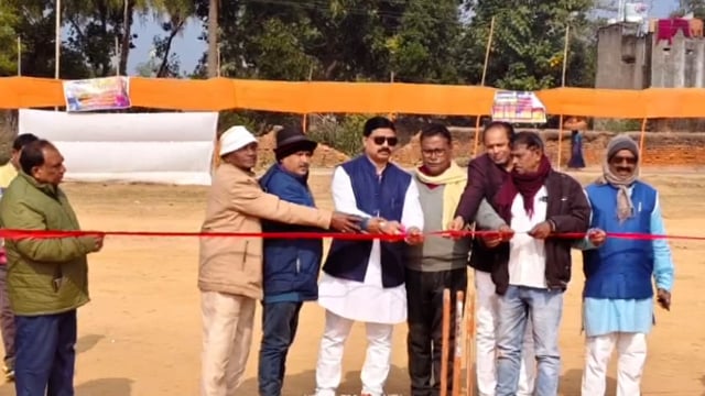 लीग क्रिकेट टूर्नामेंट का शानदार आगाज़ में प्रखंड प्रमुख रवीश कुमार बने मुख्य अतिथि,कस्बा वसीला टीम हुए की दोहरी जीत