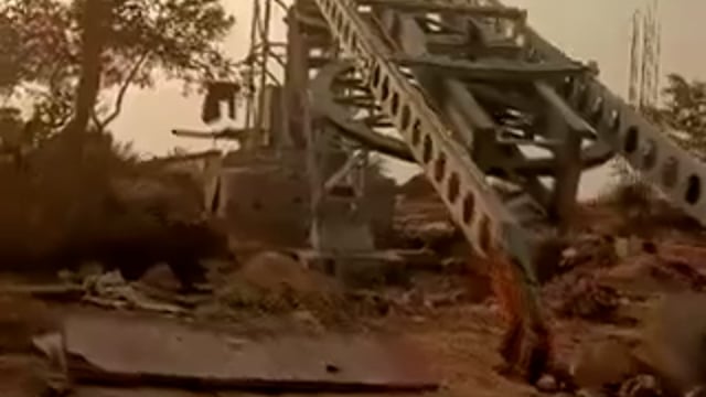 ➡️.....बिहार के रोहतास जिले में करोड़ों रुपये की लागत से बना रोप-वे उद्घाटन से पहले ही ट्रायल के दौरान टूटकर गिर गया। गनीमत रही कि उस समय कोई यात्री मौजूद नहीं था, जिससे बड़ा हादसा टल गया। यह रोप-वे 1 जनवरी को नए साल के मौके पर आम लोगों के लिए खोला जाना था। घटना के बाद निर्माण की गुणवत्ता और सुरक्षा मानकों पर सवाल खड़े हो गए हैं। जांच के आदेश दिए जाने की बात कही जा रही है।