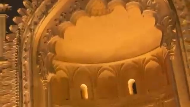 ➡️......लखनऊ के ऐतिहासिक रूमी गेट की ओर आज भीषण ट्रैफिक जाम देखने को मिला। जाम के चलते सड़क पर वाहनों की लंबी कतारें लग गईं, जिससे आम लोगों को भारी परेशानियों का सामना करना पड़ा। कई वाहन घंटों तक जाम में फंसे रहे,