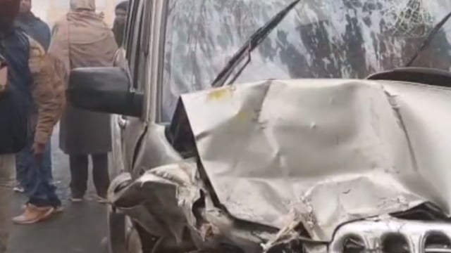 स्कूली बच्चों के लिए खतरनाक सफर, रामनगर में बस-स्कॉर्पियो टक्कर से अफरा-तफरी