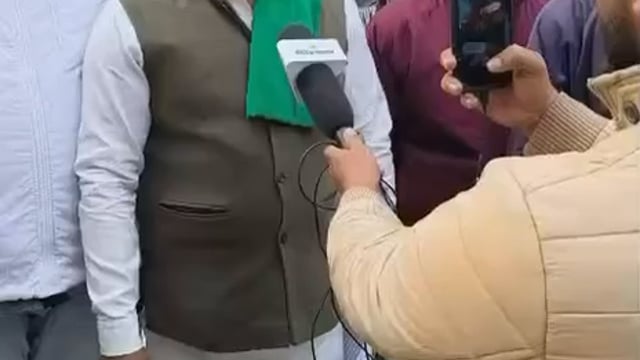 *मेरठ विकास प्राधिकरण के उत्पीड़न से दुखी किसानों ने भारतीय किसान यूनियन तोमर के  साथ मिलकर जिला अधिकारी को सोपा ज्ञापन।      भारतीय किसान यूनियन तोमर के जिला अध्यक्ष इंतजार चौधरी ने बताया