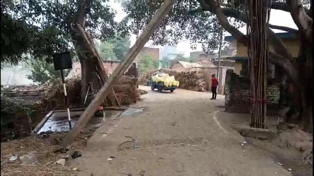 महादेवपुर गांव स्थित कुंडापुल के समीप तीन विद्युत प्रवाहित पोल क्षतिग्रस्त हादसे की आशंका।