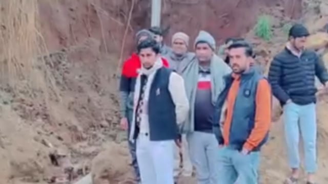 बुक्कनपुर! कब्रिस्तान की ज़मीन कब्जाने का ग्रामीणों ने लगाया आरोप!