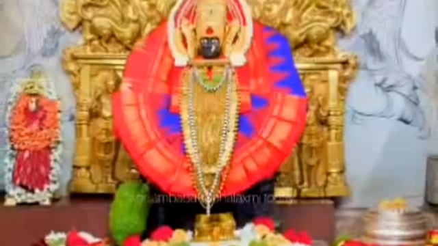 कोल्हापूर मध्ये आज श्री अंबाबाई दर्शनासाठी पर्यटकांची गर्दी आज पर्यटकांनी 2 लाख 15 हजार 934 भाविकांनी अंबाबाईचे दर्शन घेतले. गर्दीचा फायदा घेत लॉजिंग चे भाडे अव्हाच्या सव्वा वाढवले.