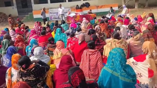 रजौली के आदर्श इंटर विद्यालय परिसर में रसोइया सह सहायकों की बैठक संपन्न, वेतन बढ़ोतरी की मांग