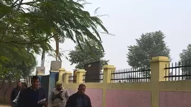 शहीद पार्क का निरीक्षण, पौधों की देखभाल व सफाई के निर्देश
नगर क्षेत्र के न्यू सिटी ककरा स्थित शहीद पार्क (जैव-विविधता पार्क) का निरीक्षण किया गया। निरीक्षण के दौरान पार्क में पूर्व में लगाए गए पेड़-पौधों की स्थिति का जायजा लिया गया। संबंधित अधिकारियों को पौधों की नियमित देखभाल, पानी देने तथा सूख चुके पौधों के स्थान पर उसी प्रजाति के नए पौधे रोपित करने के निर्देश दिए गए। साथ ही पार्क में विशेष साफ-सफाई बनाए रखने के भी निर्देश दिए गए।