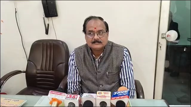 P.F स् को लेकर स्वीटी सुपारी में हुआ बवाल के बाद वाइट देते हुए लेबर ऑफिसर