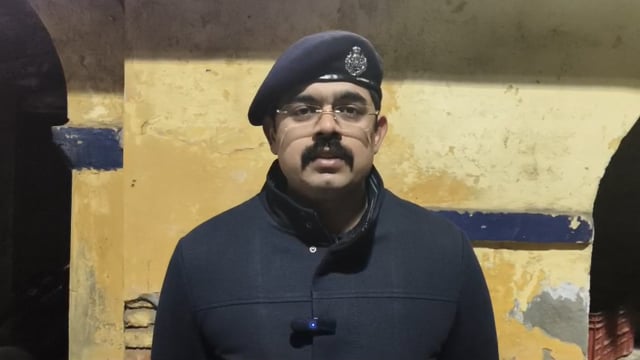 मेरठ थाना सरधना क्षेत्र अंतर्गत एक निजी अस्पताल के द्वारा एक युवक के दाहिने हाथ में गोली लगने की सूचना थाना सरधना को दी गयी। प्रकरण के संबंध में थाना सरधना पर सुसंगत धाराओं में अभियोग पंजीकृत किया गया है। उपरोक्त संबंध में पुलिस अधीक्षक ग्रामीण महोदय की बाइट।