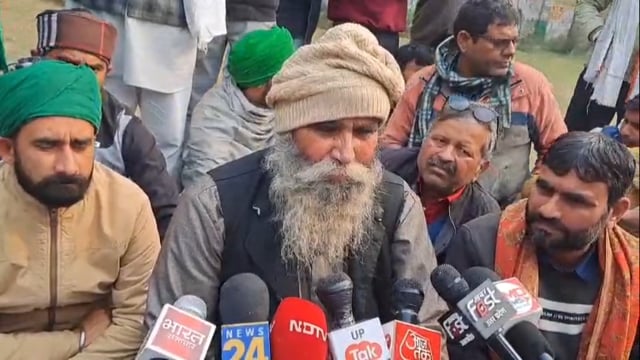 हापुड़ में जिला कलेक्ट्रेट पर आलू किसानों का धरना प्रदर्शन