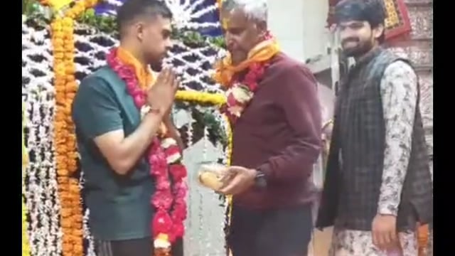 MANT- नव वर्ष के मौके पर गिरिराज जी परिक्रमा करने पहुंचे कमिश्नर -शैलेंद्र कुमार सिंह,,