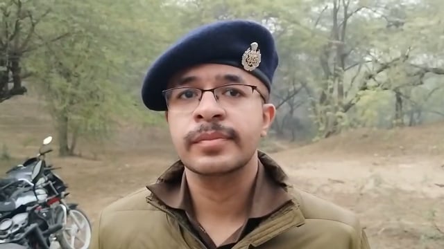 आगरा डीसीपी पूर्वी अभिषेक अग्रवाल घटनास्थल पर पहुंचे जहां उन्होंने पुलिस के साथ जांच पड़ताल की डीसीपी ने बताया कि पुजारी की हत्या के मामले में जांच की जा रही है। जो भी दोषी होगा उसे पर कड़ी कार्रवाई की जाएगी।खुलासे के लिए दो टीम है पुलिस की गठित की गई है