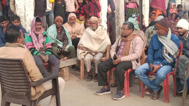 सिरदला प्रखंड के हेमजा भारत गांव में पुलिस पब्लिक जनसंवाद कार्यक्रम आयोजित